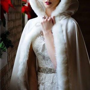 Bridal Cape White Hooded Cape with Fur Trim